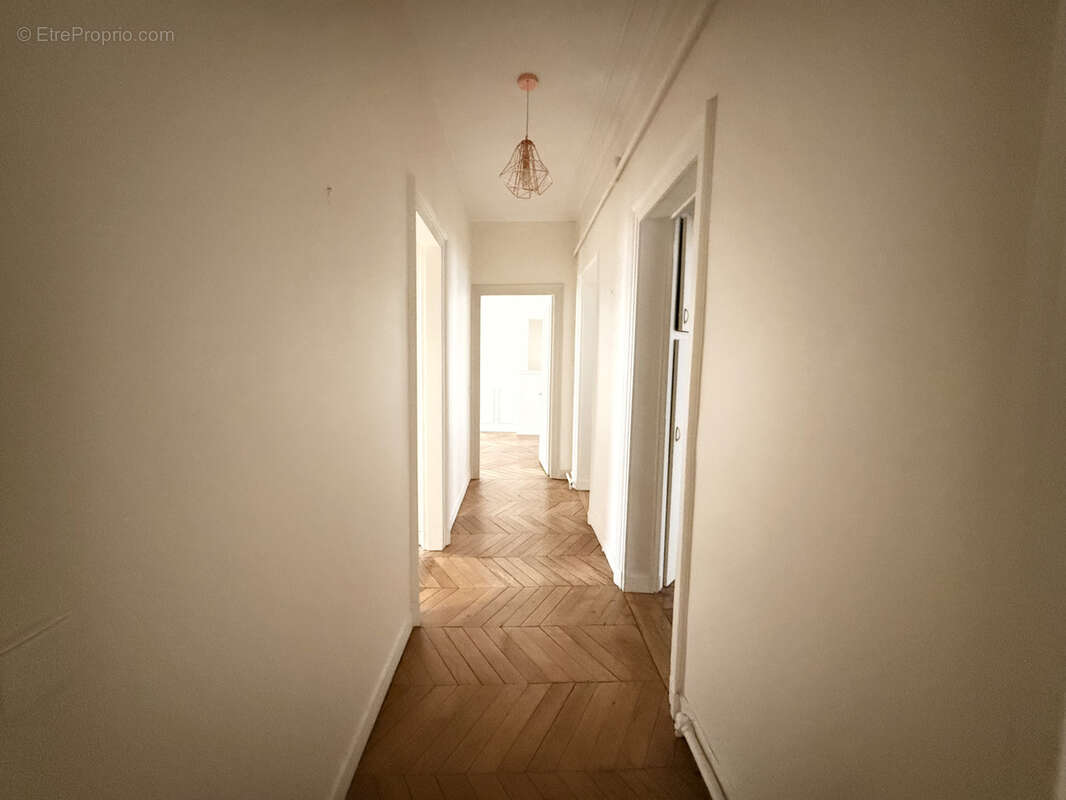 Appartement à PARIS-8E