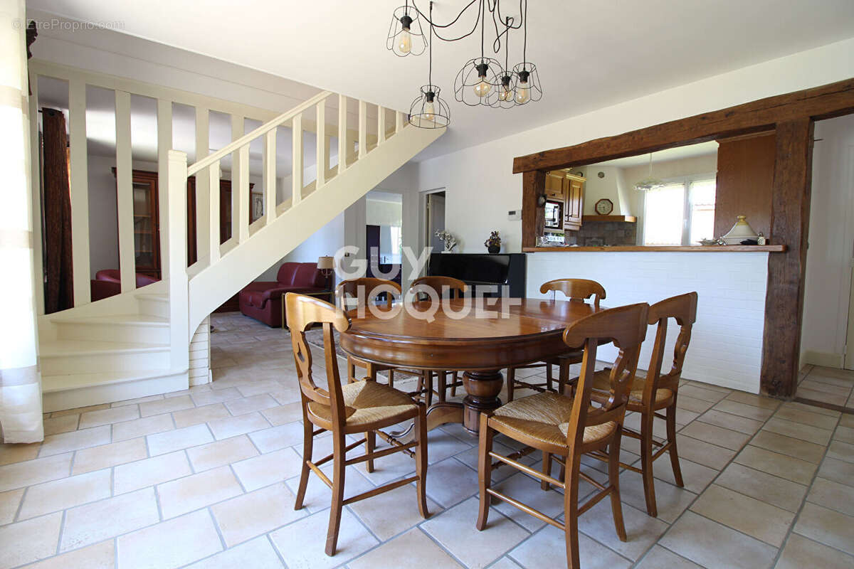 Maison à VERNEUIL-L'ETANG