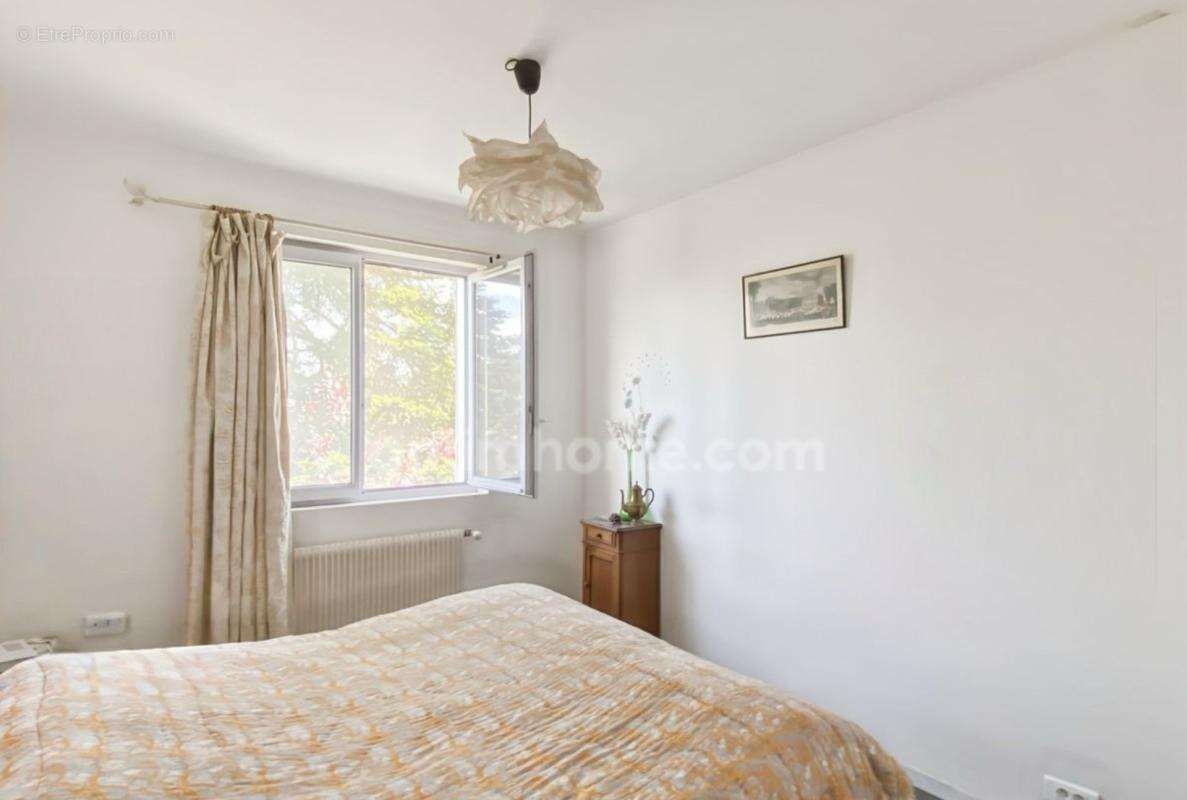 Magny les hameaux (78) - maison - 8 pieces - 211m2 - 6 chambres - terrain 680m2 - residentiel - terrasse - comble amenageable -  - photo 12