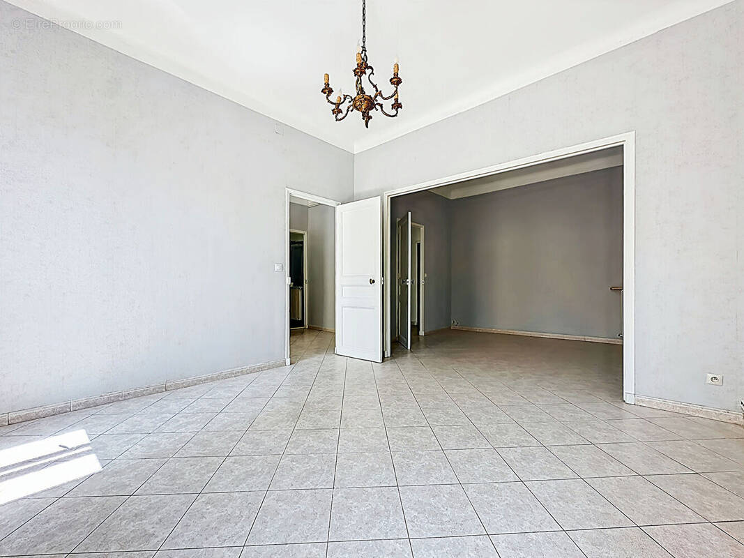 Appartement à MARSEILLE-5E