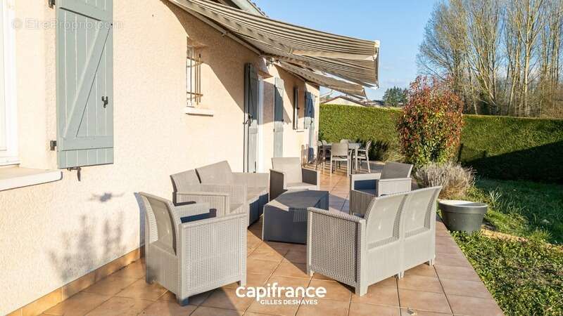 Maison à SAINT-ETIENNE-SUR-CHALARONNE