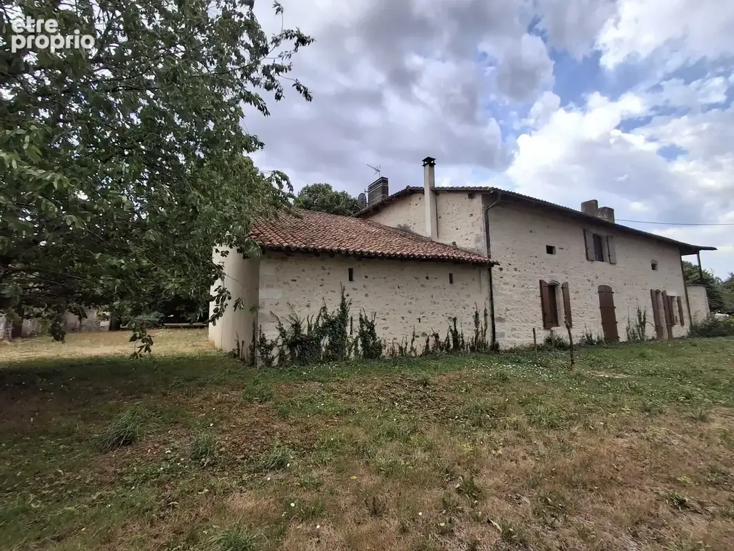 Maison 8 pièces 250 m² à vendre à Montbron (16220) - photo 6