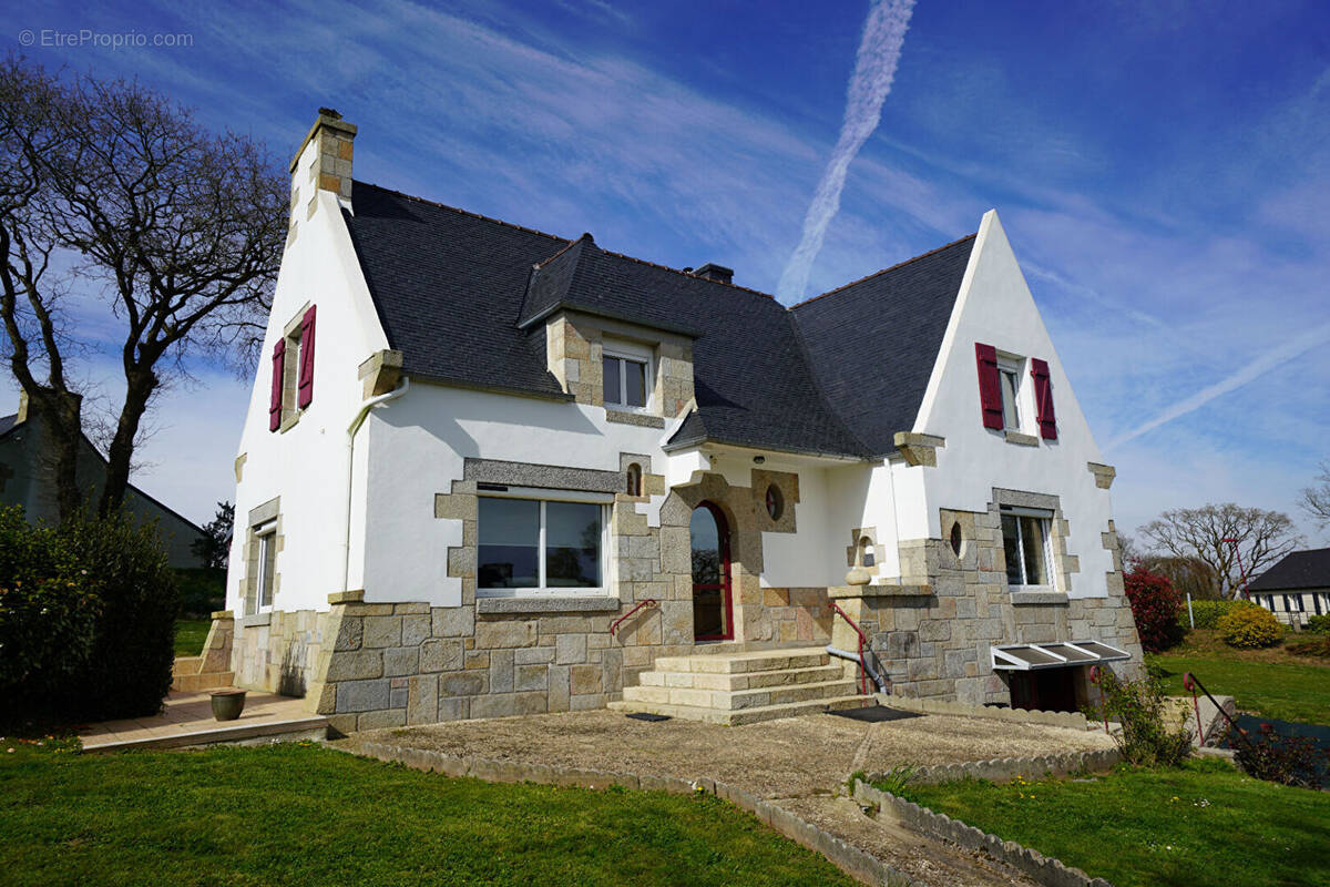 Maison à PLOUEGAT-MOYSAN