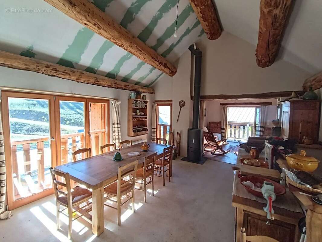 ROUBION /LES BUISSES -  Bergerie/Grange rénovée - 3 pièces - au pied des pistes  - Exposition sud/sud-ouest - cave - stationneme - photo 8