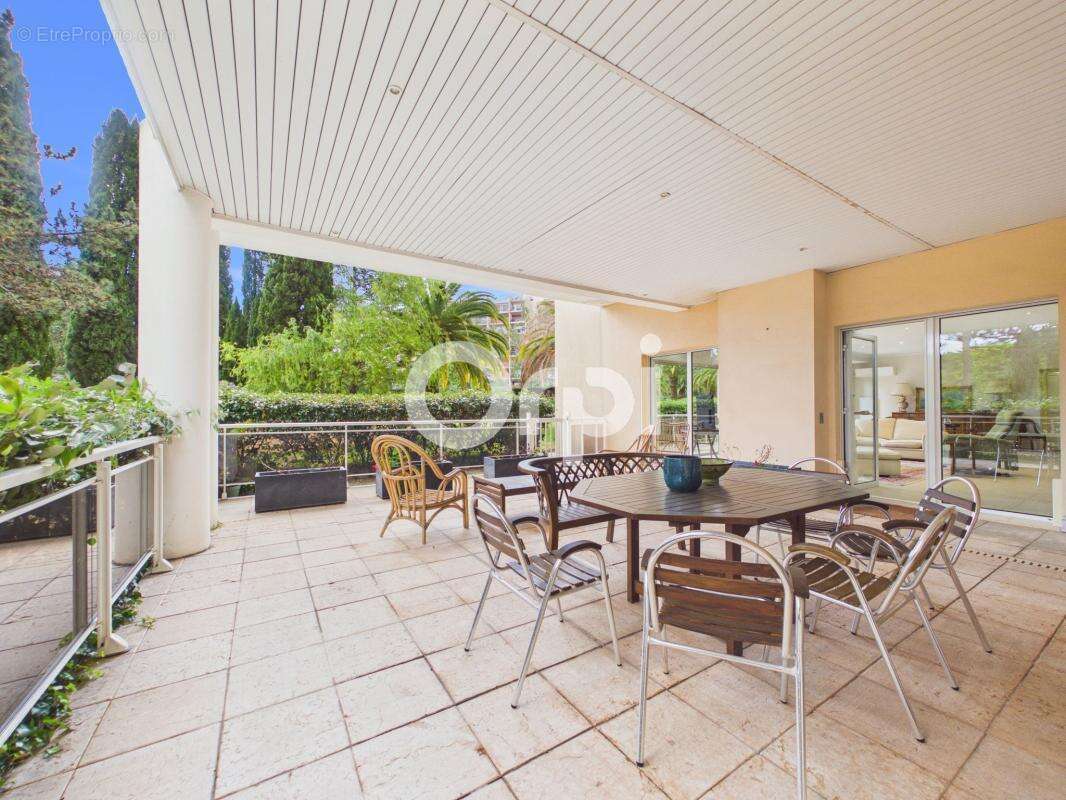 Appartement à MANDELIEU-LA-NAPOULE