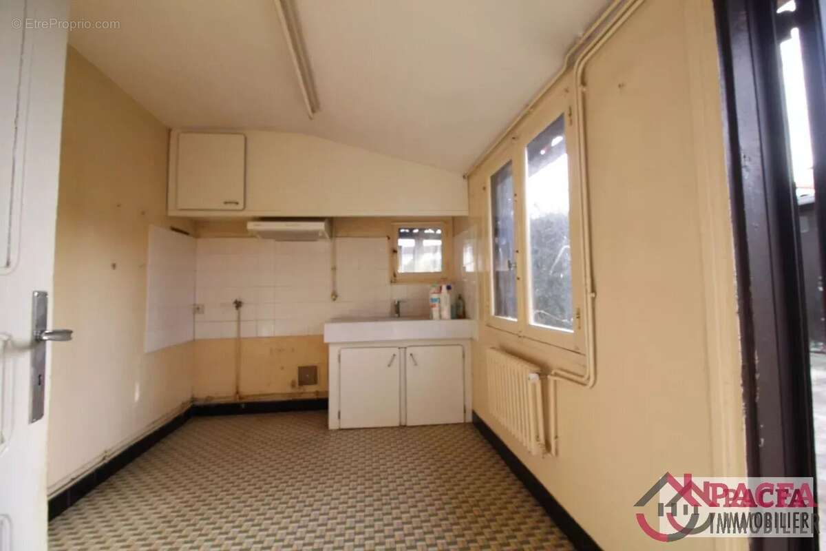 Maison de plain-pied avec jardin et double garage à Castres - photo 7