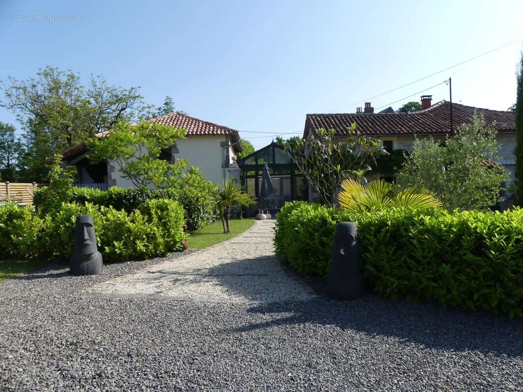 Maison à NANTEUIL-EN-VALLEE
