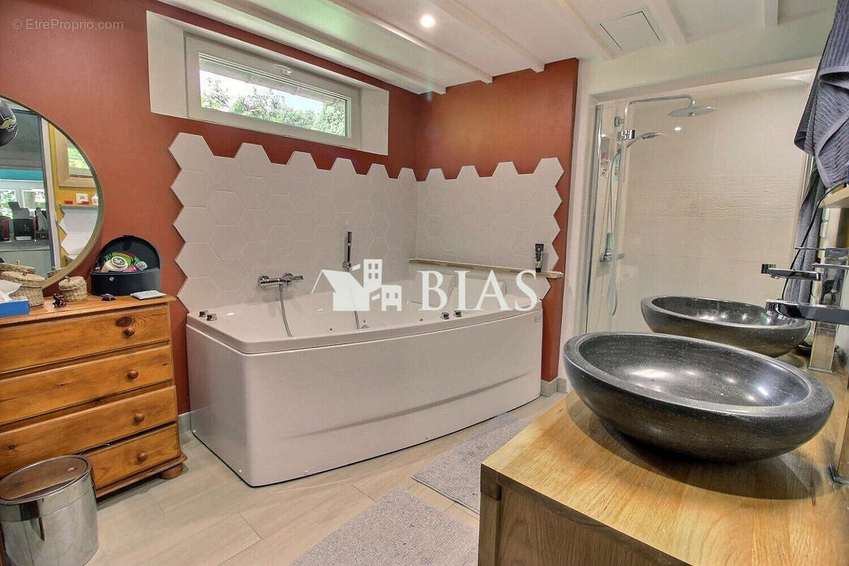Maison 220 m² à Bourg-Achard  - photo 9