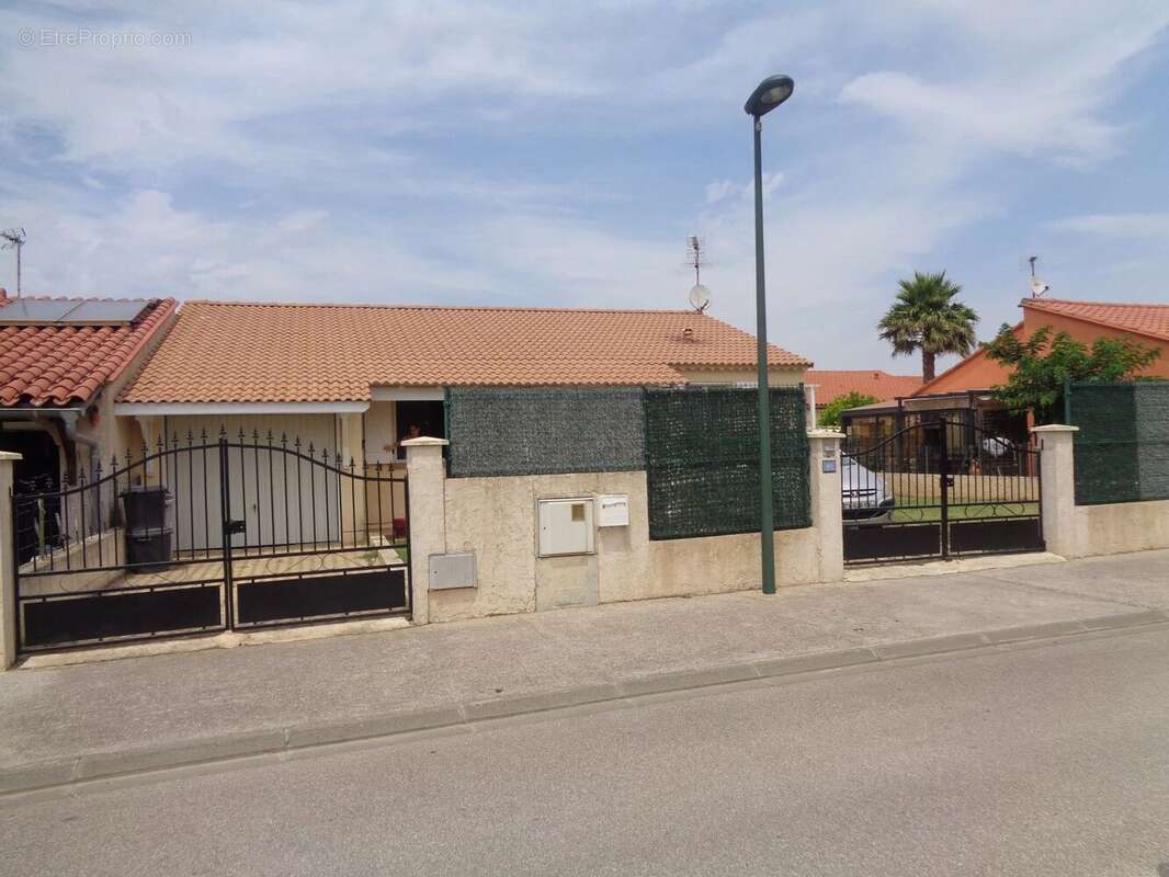 Maison à SAINT-LAURENT-DE-LA-SALANQUE