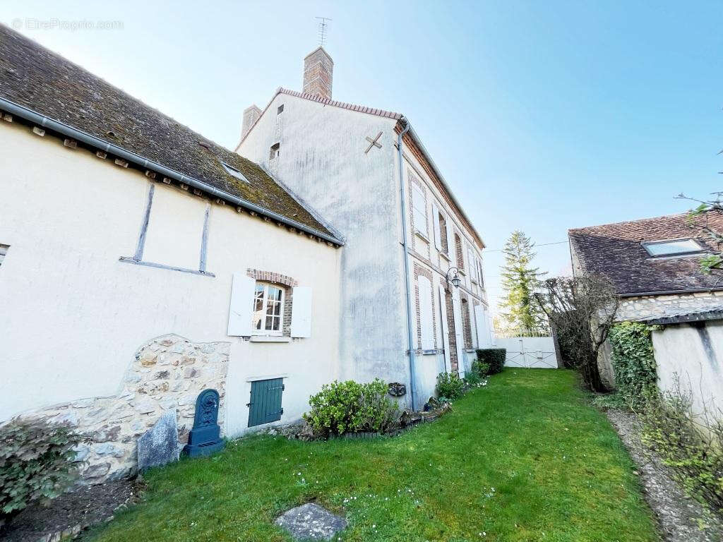 Belle propriété bourguignonne et son jardin de 1150 m2 à l'Est de Sens - photo 26