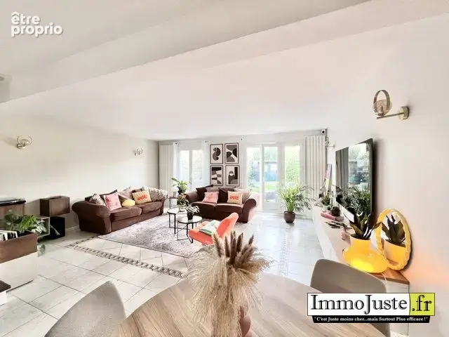 Maison 6 pièces 114 m² à vendre à Elancourt (78990) - photo 2