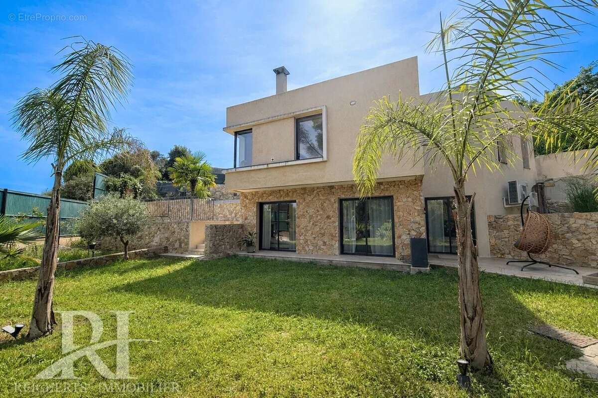 Maison à VALLAURIS