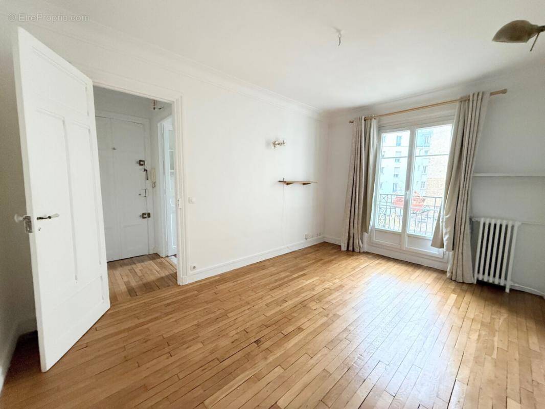 Appartement à PARIS-17E
