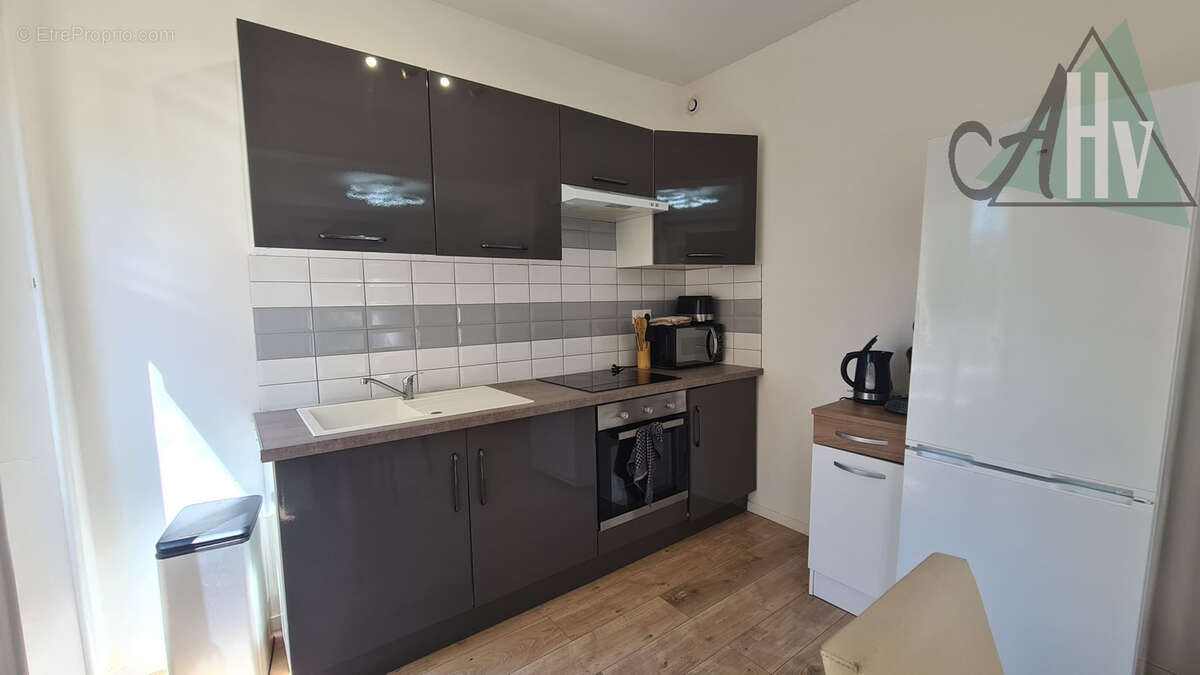 Appartement rez-de-jardin - F3 - 66 m2 - Hyper centre Provins - photo 4