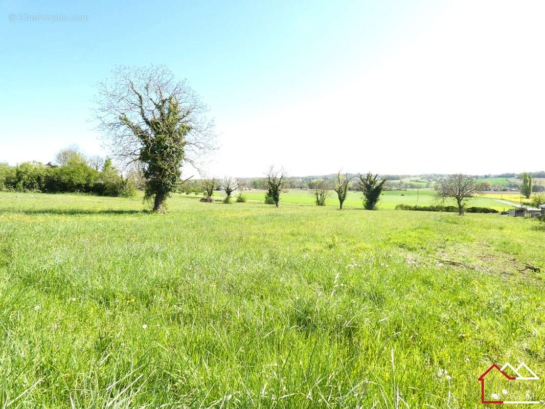 Terrain à SAINT-PRIVAT-DES-PRES