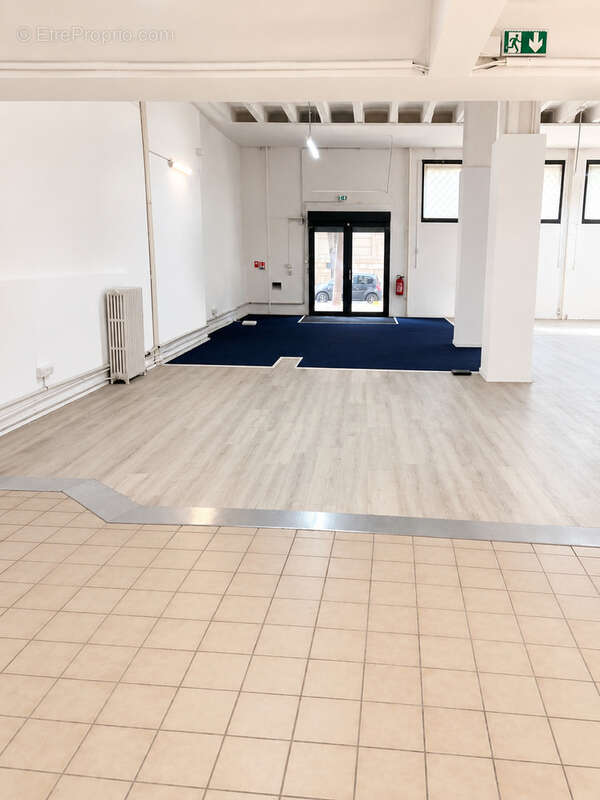 Local commercial de 400 m2   Emplacement stratégique   Idéal activité ou investissement - photo 4