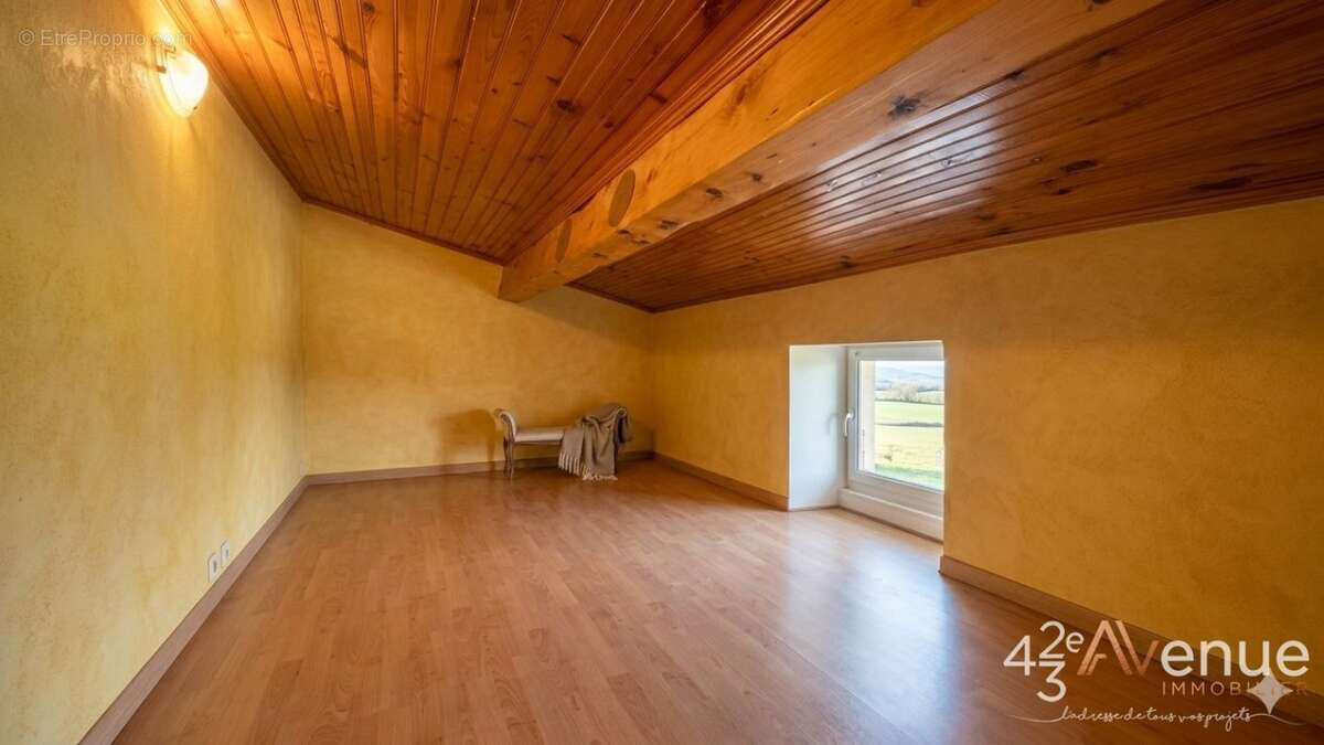 Maison à GENILAC