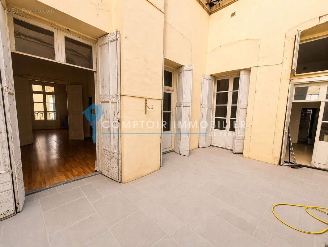 Dépt Hérault (34), à vendre sur Montpellier appartement FF4 de 85m2 - Terrasse de 29m2 - Grande hauteur - photo 2