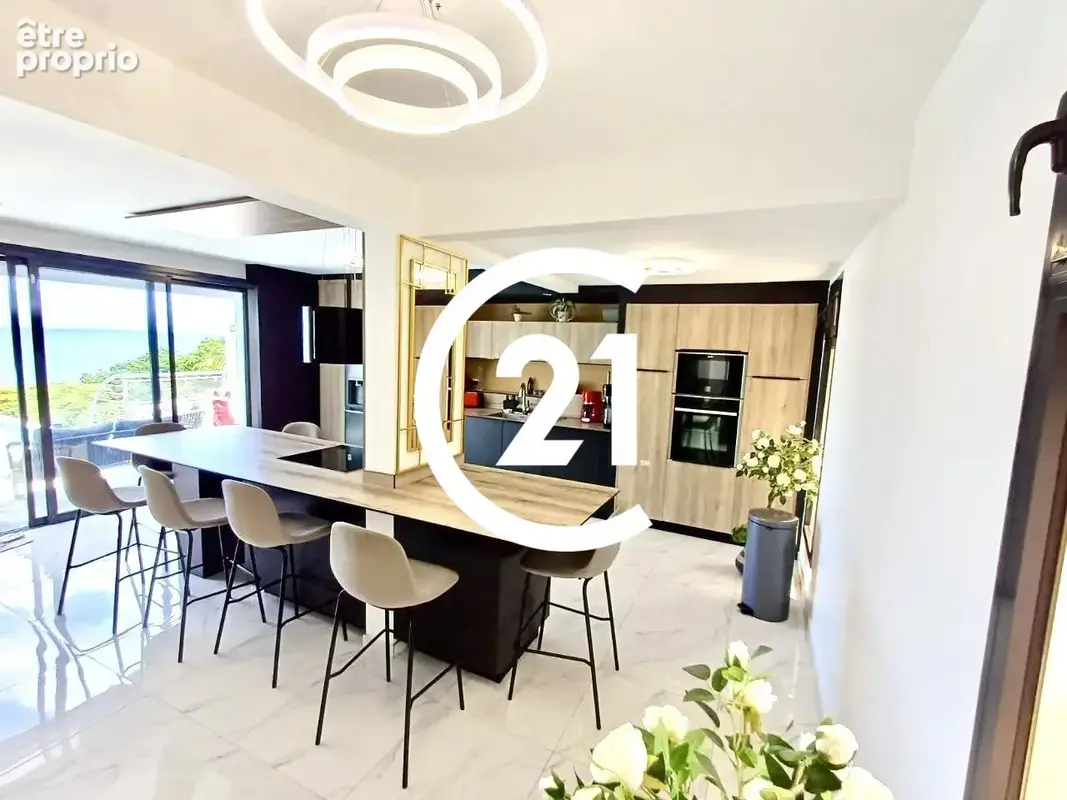 Maison 6 pièces 223 m² à vendre à Schoelcher (97233) - photo 2