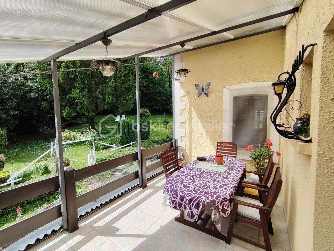 Maison de charme en campagne à Chenu – Tranquillité et vues dégagées garanties ! - photo 9