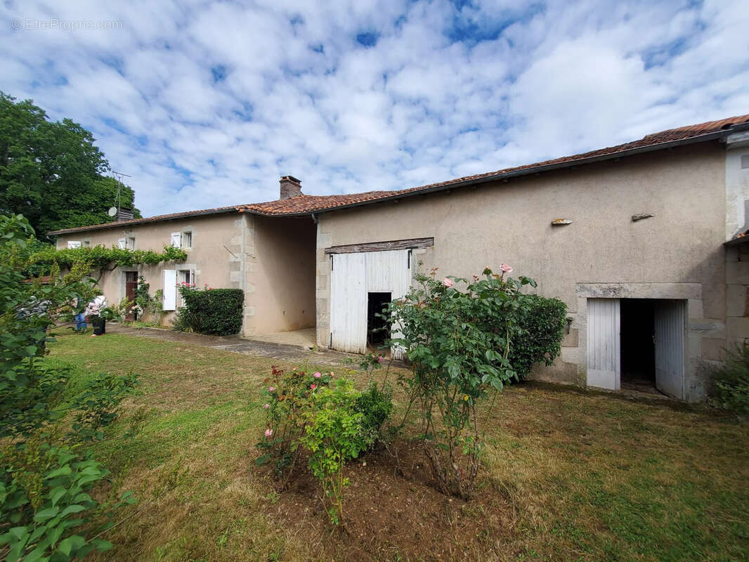 Maison à NANTEUIL-EN-VALLEE