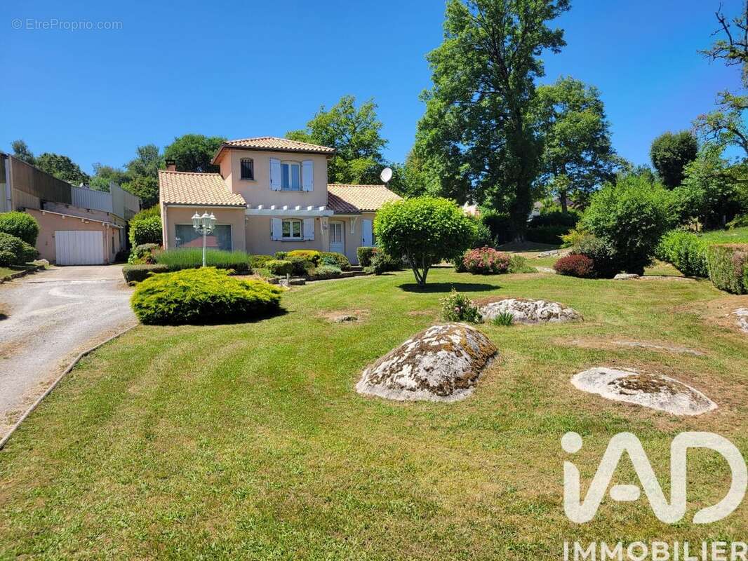 Maison 108 m² à Saint-Salvy-De-La-Balme  - photo 2