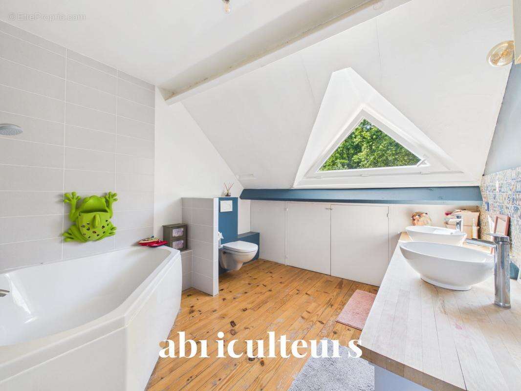 Belle maison idéale pour la famille avec grand jardin, terrasse et piscine en vente à Sautron (44880) - photo 10