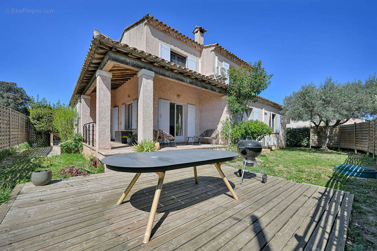 Maison à MILHAUD