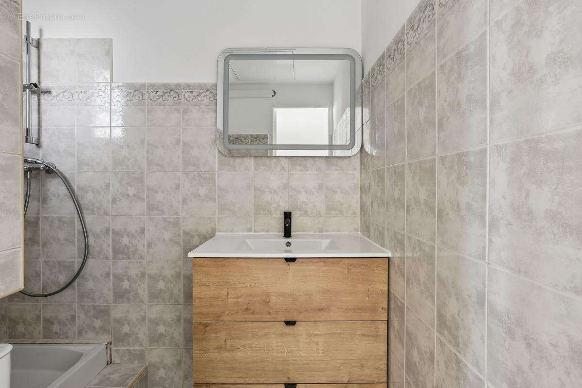 Appartement à LA FARE-LES-OLIVIERS