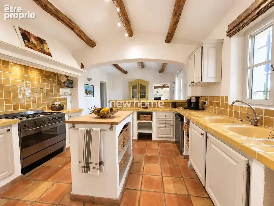 Lorgues – Propriété de charme avec vue panoramique, piscine et jardin d’exception - photo 16