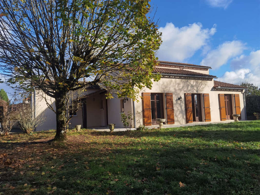 Maison familiale avec 4 chambres et jardin - proches commerces - photo 8