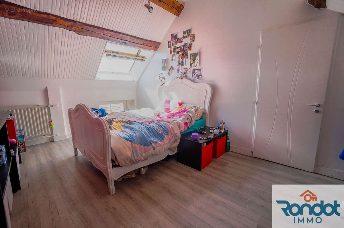 Maison à SAINT-BROING-LES-MOINES