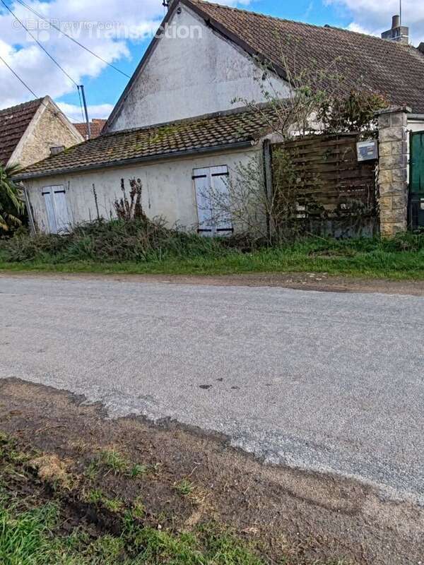 Maison à ARCOMPS