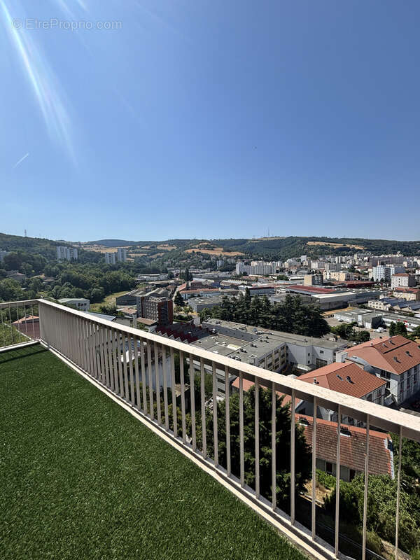 À vendre    Appartement entièrement rénové avec grand balcon/terrasse à Saint-Étienne (secteur vivaraize) - photo 8