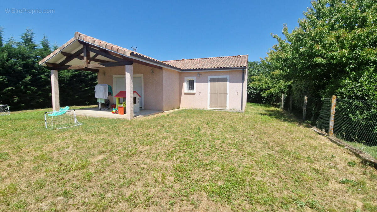 Maison à MONBEQUI