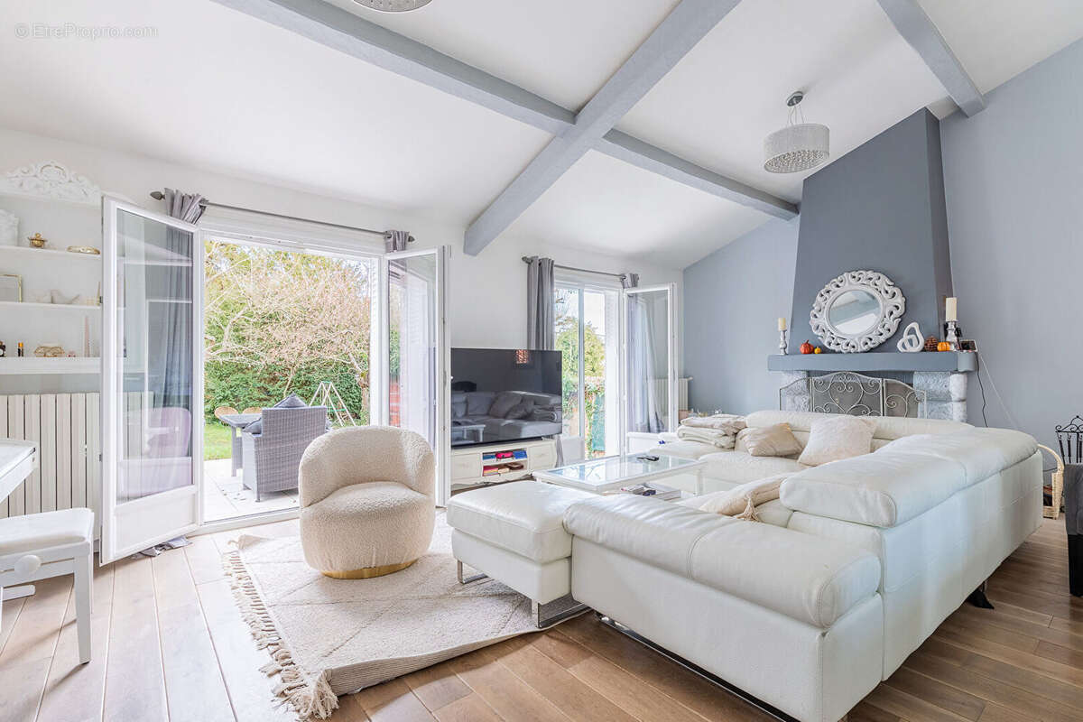 Maison à VERRIERES-LE-BUISSON