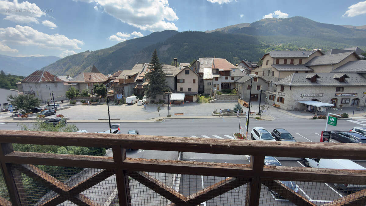 Duplex 102m2 rénové - 5 pièces - 3 chambres - balcon avec vue montagnes - proximité stations de ski - photo 2