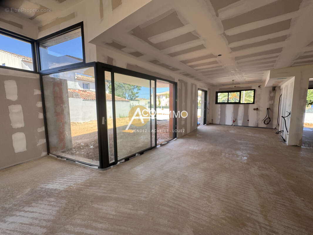 Six Fours les Plages Villa neuve T5  130 m 2  hab avec garage et piscine - photo 2