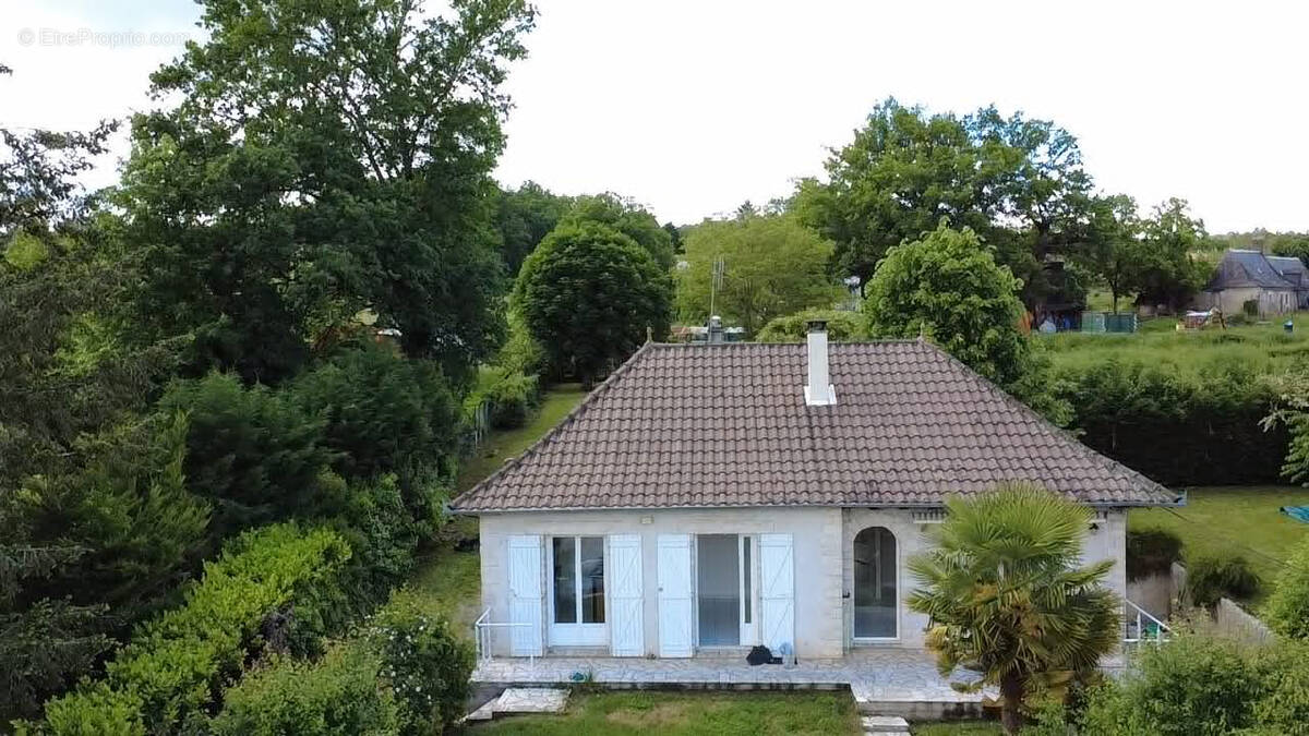 Maison à TERRASSON-LAVILLEDIEU