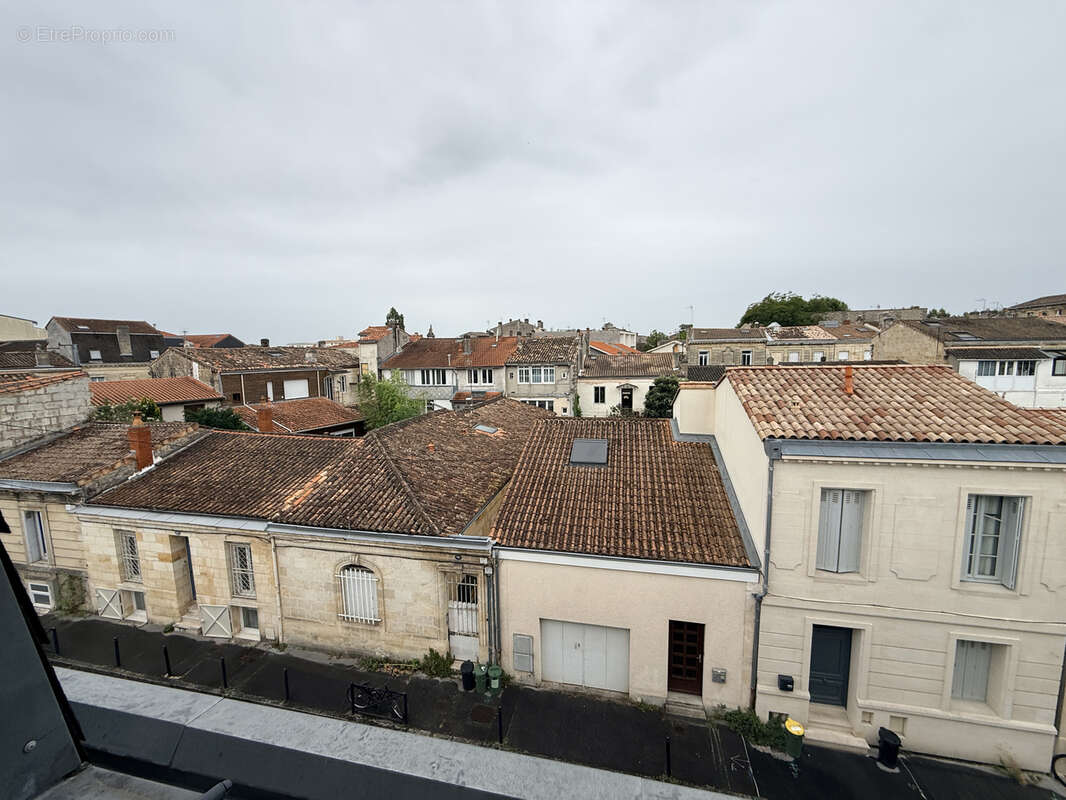BORDEAUX, ORNANO - Studio dernier étage avec PARKING !! - photo 4