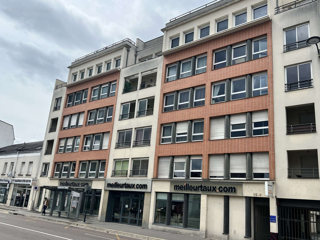 Ideal investissement- secteur avenue de paris - appartement type 2 de 67m2 + box garage - vendu loué - photo 16