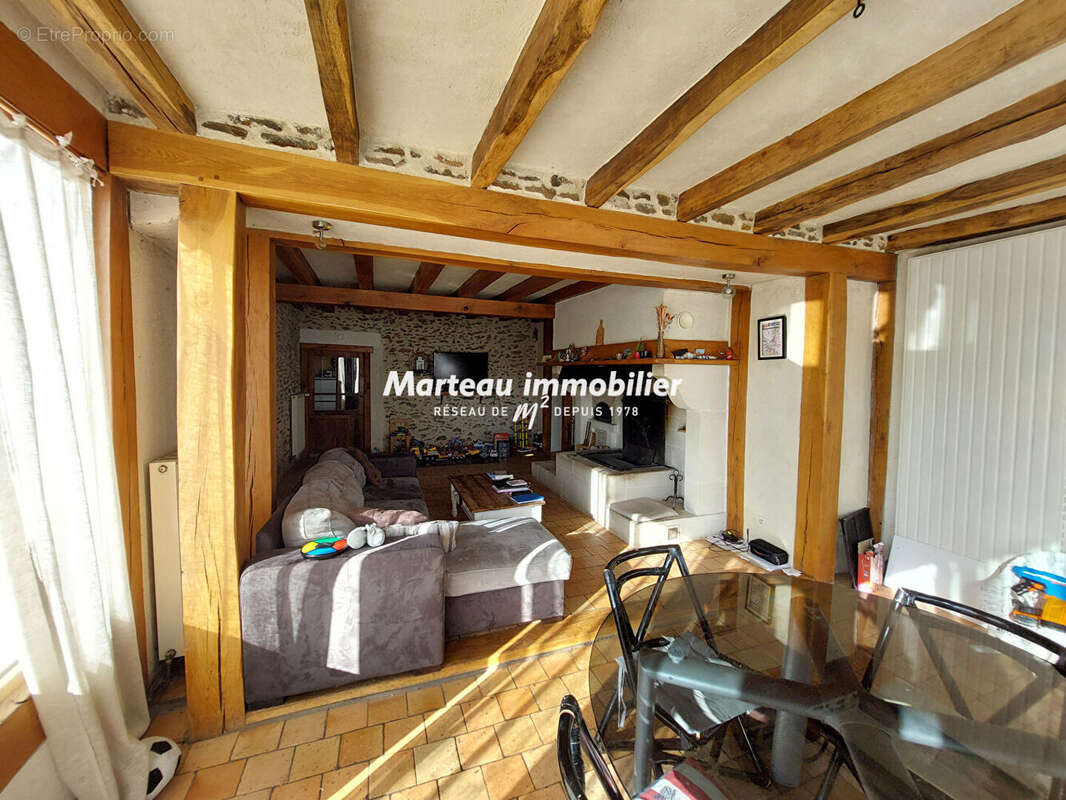 Maison à MONCE-EN-BELIN