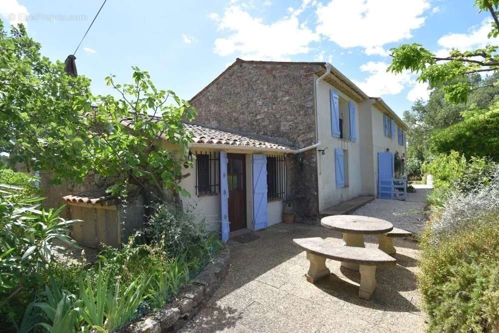 Maison à BAGNOLS-EN-FORET