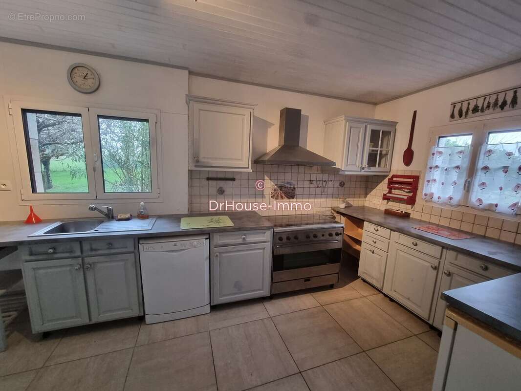 Maison 240 m² à Saint-Maurice-De-Lestapel  - photo 36