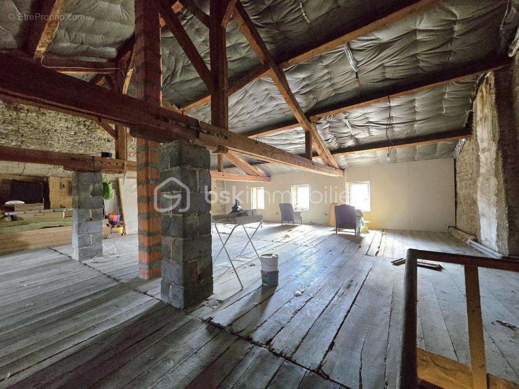 Maison de 232 m² avec dépendances, jardin clos et volumes rares – Randan (63) - photo 12