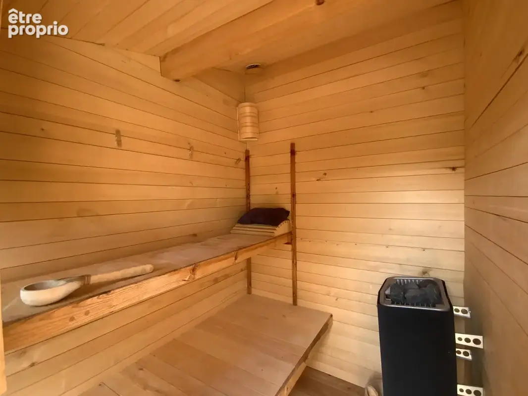 Maison de plain pied de 148 m2 avec piscine et T2 indépendant sur terrain de 1000 m2. - photo 16