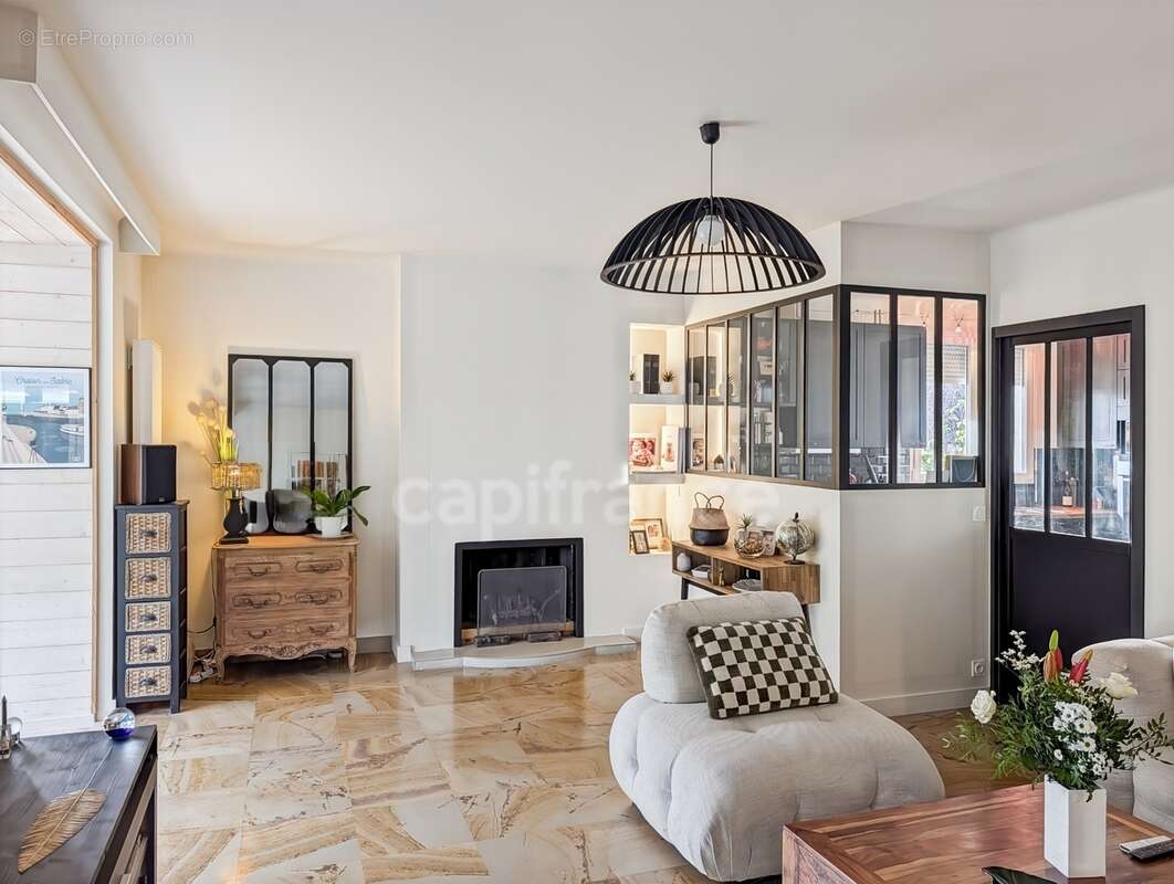 A vendre à 5 mn de Chalon-Sur-Saône (71) cette villa authentique de 189 m² 7 pièces 5 chambres 1 bureau et terrain de 2310 m² - photo 5