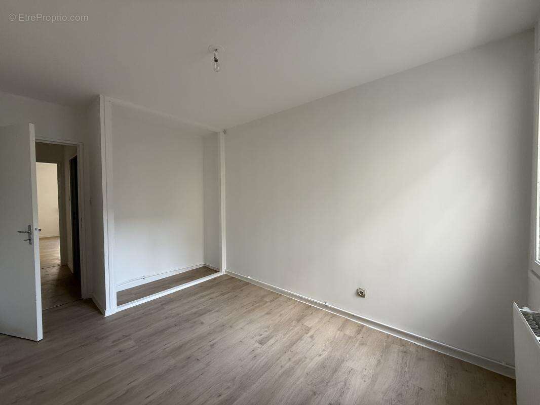 Appartement à LE CHAMBON-FEUGEROLLES