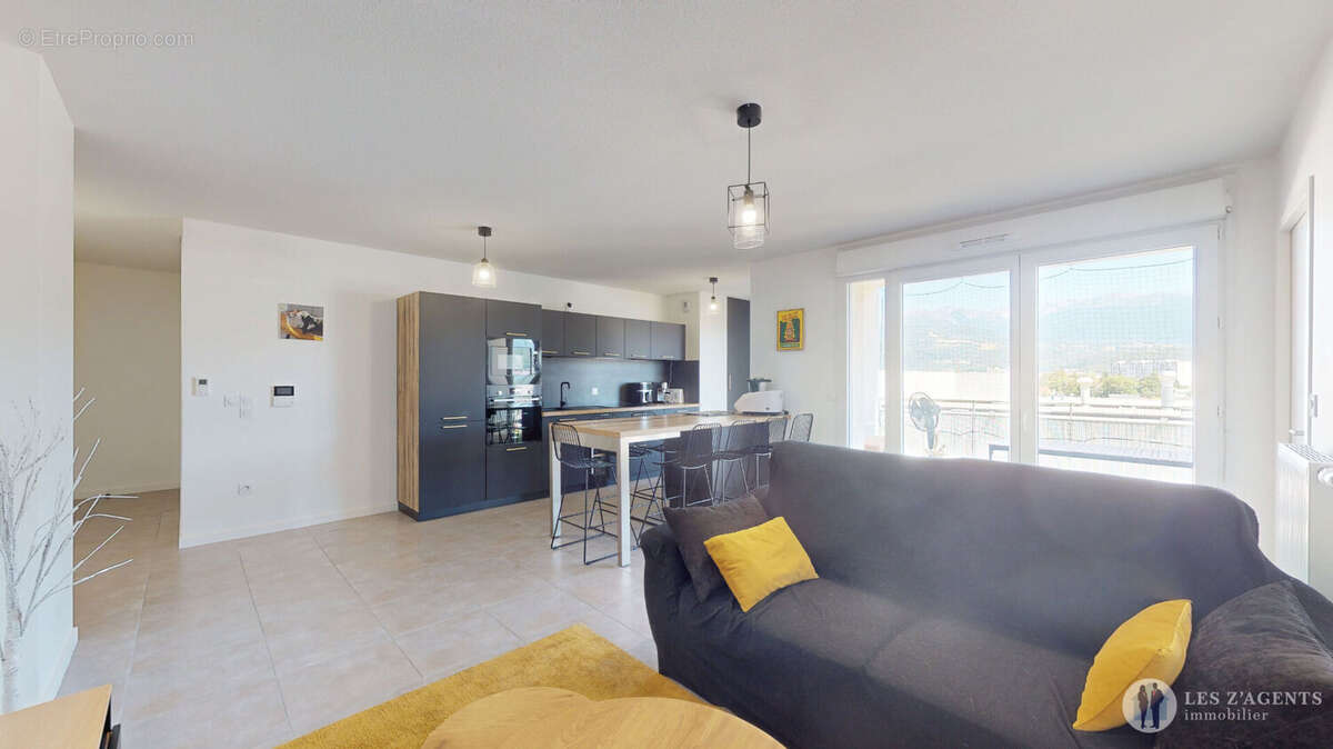 Appartement Échirolles T4 récent de 82 m² avec terrasse et garage - photo 2