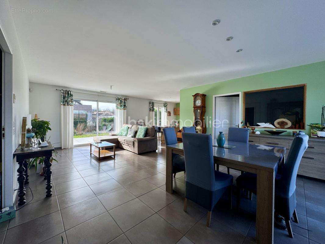 Maison à LABRUGUIERE